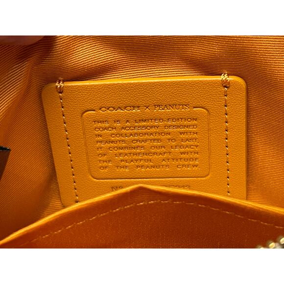 Coach X Peanuts Corner Zip Wristlet W/ Snoopy & Friends Peanuts Motif - Picture 9 of 10